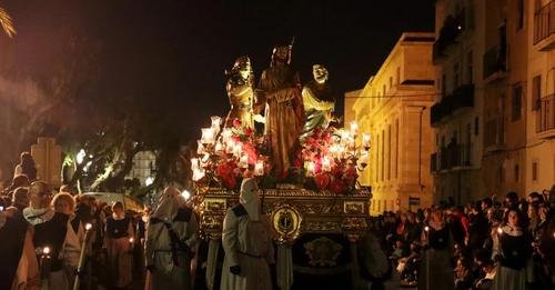 Milers de persones es concentren a Tarragona per viure la Processó del Sant Enterrament