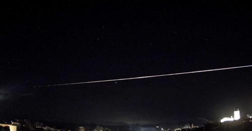Defensa assegura que l'objecte que va sobrevolar Catalunya era un meteorit que va fregar l'atmosfera